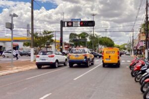 Infrações em semáforos durante a madrugada passarão por análise