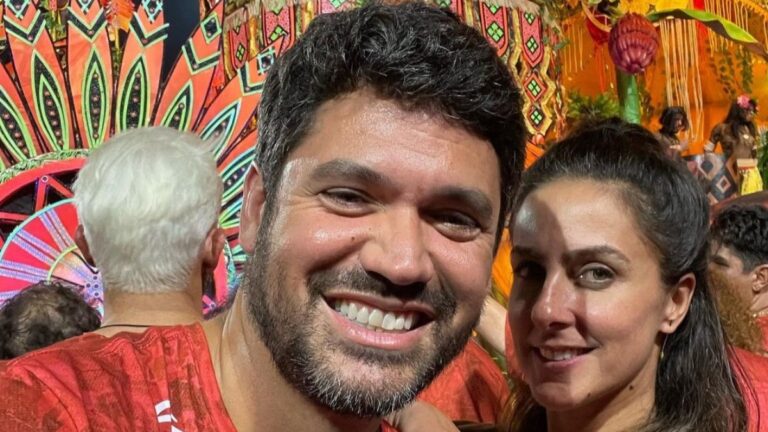 Jornalistas da Globo assumem namoro no Carnaval da Sapucaí