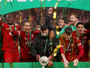 Liverpool vence Chelsea e conquista sua 10ª Copa da Liga Inglesa