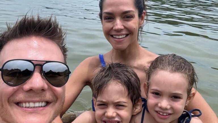 Michel Teló curte folga com Thais Fersoza e filhos; veja fotos