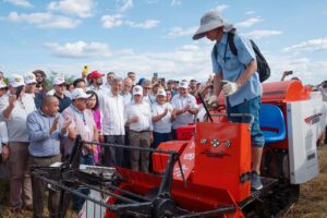 Ministro pede à China instalação de fábrica de máquinas agrícolas no Brasil