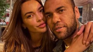 Mulher de Daniel Alves rompe silêncio após condenação: "Barbaridades"