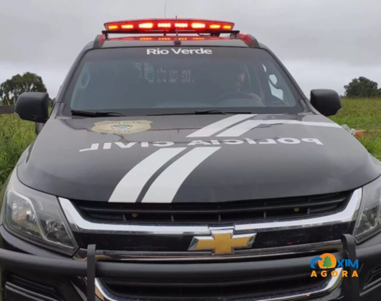 Mulher mata o marido com golpe de faca e usa trator para fugir de fazenda em Rio Verde