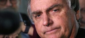 Ordem do STF determina que Bolsonaro entregue passaporte à Justiça