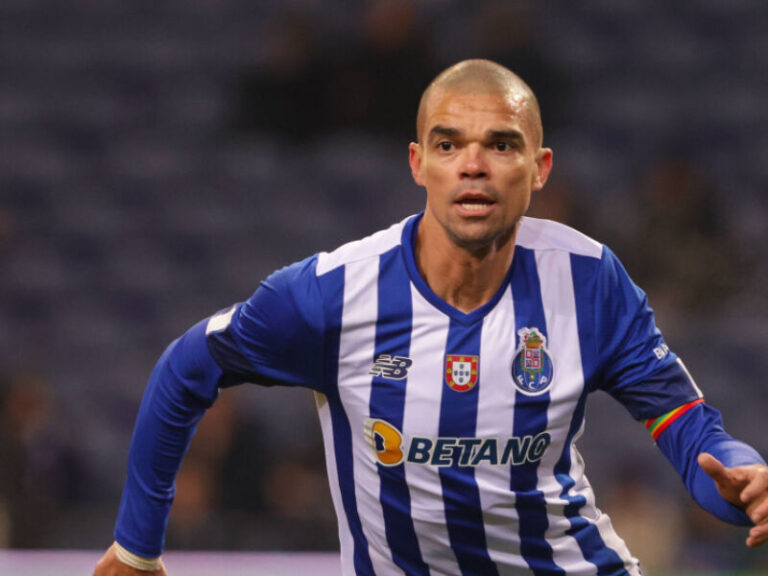 Pepe se torna o jogador mais velho a disputar as oitavas da Champions