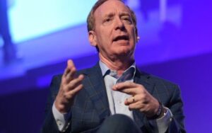 Presidente da Microsoft defende mecanismo para “desligar” IA