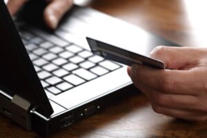 Procon de Dourados orienta consumidores sobre golpes e fraudes virtuais 