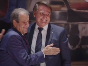 Proibição de contato entre Bolsonaro e Valdemar tem impacto nos planos para as eleições