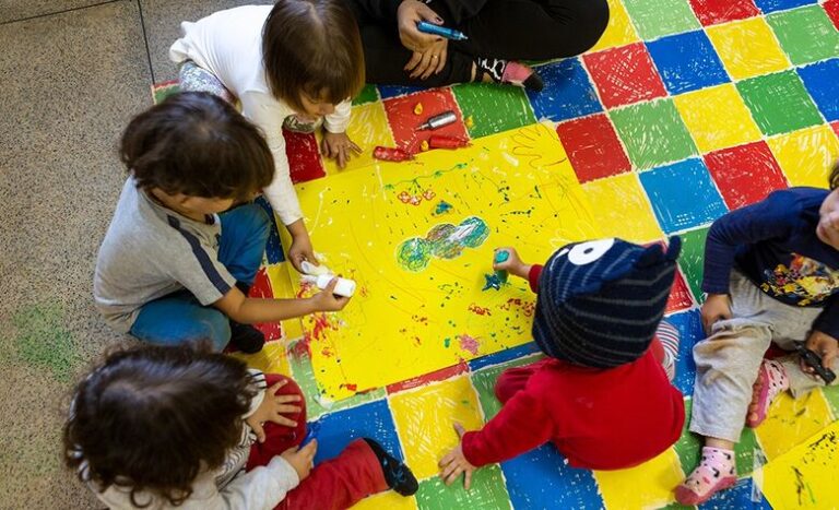 Proposta que garante irmãos na mesma escola chega em última votação