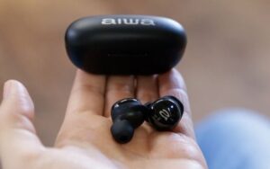 Review Aiwa AWS-EB-02-B | Fone de ouvido buds com boa bateria