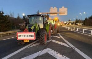 Sindicatos de agricultores na França pedem fim de bloqueios nas rodovias