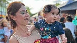 Thaila Ayala comemora primeiro Carnaval ao lado da filha