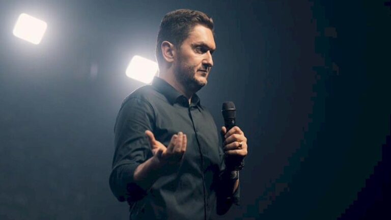 Thiago Bartos reúne famosos em lançamento de 'Você Tem Uma Palavra'
