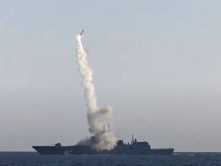 Ucrânia diz que Rússia atacou Kiev com novo modelo de míssil hipersônico