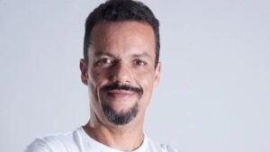Youtuber preso por ameaça pede "saidinha" para fazer cirurgia plástica