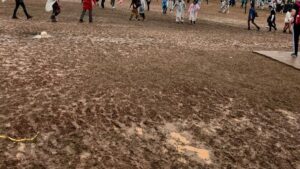 'Lamapalooza': chuvas deixam festival enlamaçado