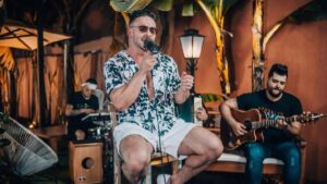 Alex Stella homenageia esposa em nova empreitada musical; confira aqui