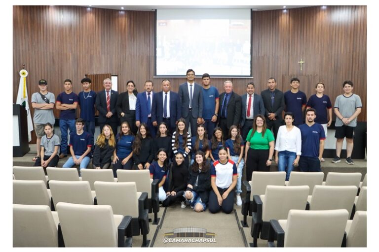 Alunos do projeto Câmara Vai à Escola debatem pautas relacionadas a esporte e saúde na Sessão Ordinária