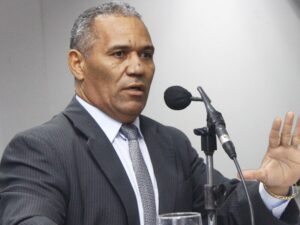 Chiquinho Telles deve definir seu novo partido nesta sexta-feira