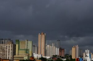 Com temperaturas mais amenas, terça-feira tem tempo instável e probabilidade de chuvas