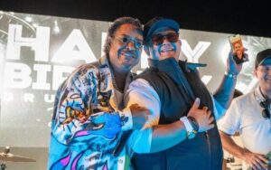 Compadre Washington canta seus sucessos na festa de Bruno Avelar; veja