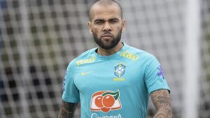 Daniel Alves recebe liberdade provisória sob fiança de R$ 5,4 milhões