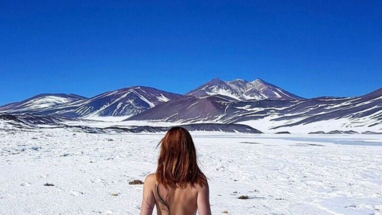 De topless no inverno, Titi Müller posta foto em viagem