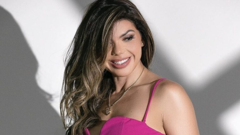 Dias após participar do "Superpop", Elisa Ponte lança e-book; confira!
