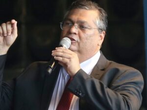 Dino vota contra a ideia de intervenção militar constitucional