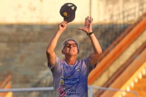 Dourados AC anuncia demissão do técnico líder do Grupo B