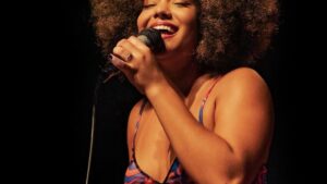 Ex-The Voice EVY destaca show em Copacabana