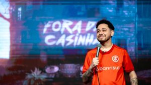 Gio Lisboa lança audiovisual 'Fora da Casinha' e anuncia nova tour
