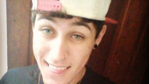 Influenciador é preso após tentar matar ex-namorada com dez facadas