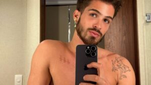 João Guilherme revela bastidores da 1ª cena de sexo: 'Vulnerável'