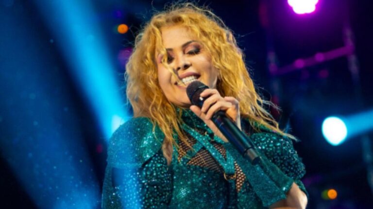 Joelma tem passaporte apreendido por dívida trabalhista