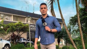 Jornalista da Record é ameaçado ao vivo com pedrada: "Cala a boca"