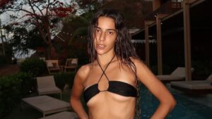 Marina Sena posa nua e compartilha fotos sensuais; veja