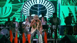 Motumbá brinda 20 anos de sucesso com a música baiana