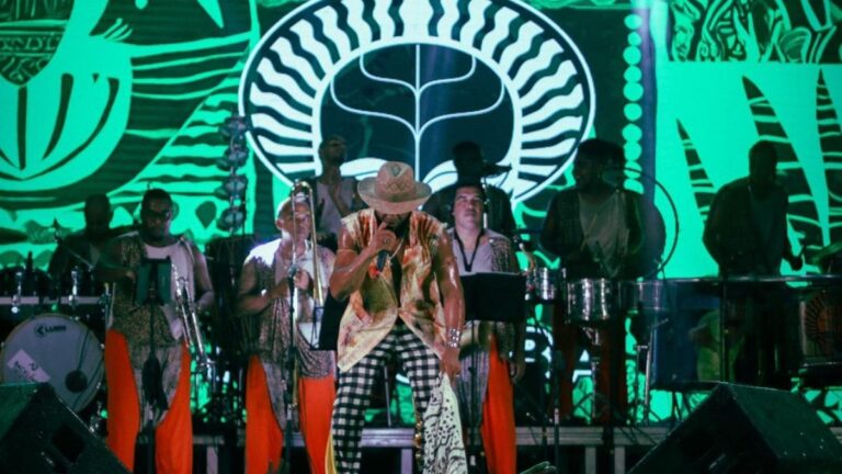 Motumbá brinda 20 anos de sucesso com a música baiana