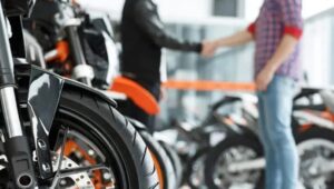 Mulher perde R$ 5 mil ao cair em golpe na compra de moto em Coxim