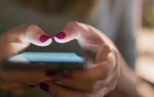 Mulher procura a delegacia para denunciar estelionato em Coxim