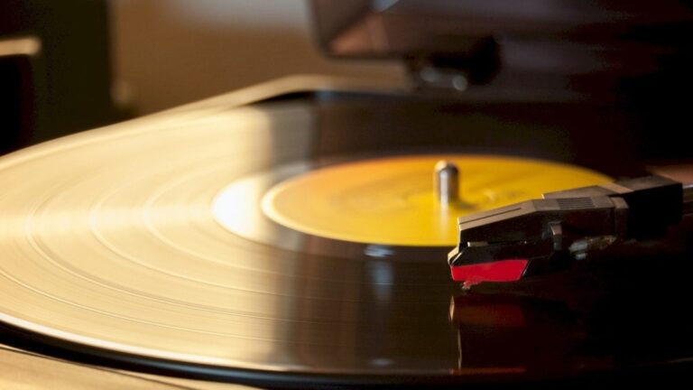 O vinil volta à cesta de inflação no Reino Unido após 32 anos