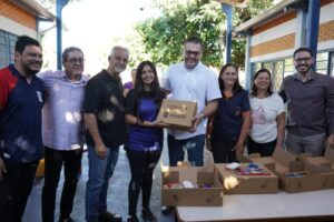 Prefeitura inicia a distribuição de kits escolares para alunos da Reme