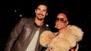 Sabrina Sato e Nicolas Prattes posam em clima de romance nos EUA