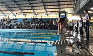 Torneio Vó Terezinha reúne mais de 140 nadadores no Clube Estoril