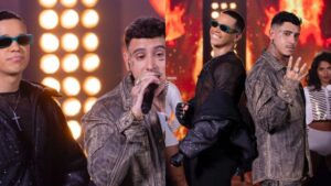 Vitinho Imperador e MC PH sensualizam em 'Tattoo de Foguinho'; assista