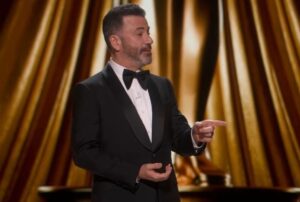 A cerimônia, que aconteceu neste domingo (10/03), no Dolby Theatre, em Los Angeles, foi conduzida mais uma vez pelo apresentador Jimmy Kimmel. Reprodução: Flipar