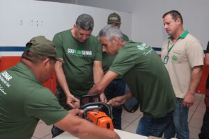 Agentes da Coordenadoria Municipal de Proteção e Defesa Civil são capacitados em cursos de combate a incêndio e operação de motosserra