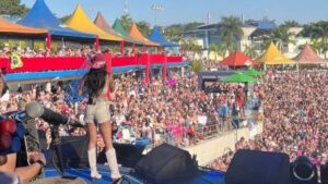 Ana Castela leva multidão ao delírio em show no parque aquático Wet’n Wild