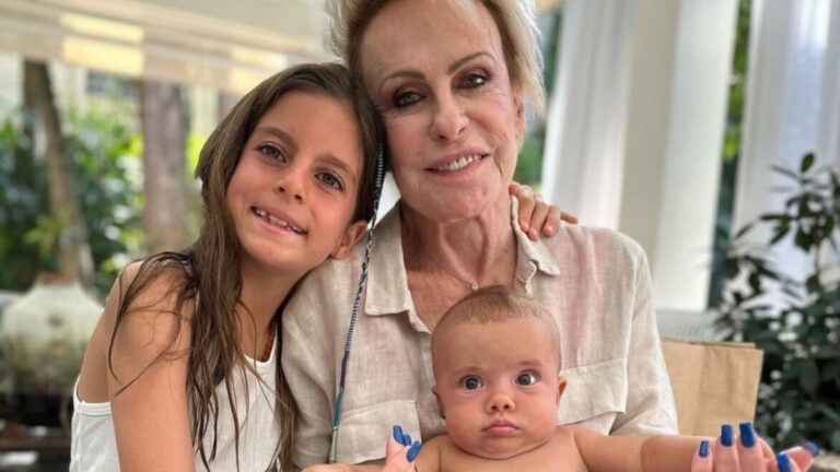 Ana Maria Braga faz clique raro ao lado das netas; veja fotos